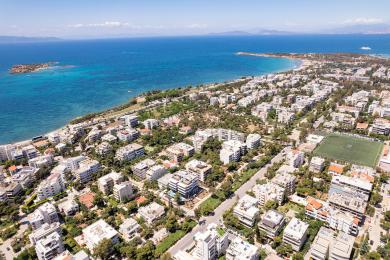 ΟΙΚΟΠΕΔΟ ΣΕ ΣΗΜΕΙΟ ΜΕ ΠΟΛΥ ΠΡΑΣΙΝΟ, ΚΑΤΩ ΑΠΟ ΤΗΝ ΒΑΣΙΛΕΩΣ ΠΑΥΛΟΥ