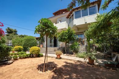 ΒΟΥΛΑ  ΕΞΑΙΡΕΤΙΚΗ ΜΟΝΑΚΑΤΟΙΚΙΑ  ΣΕ ΜΕΓΑΛΟ ΟΙΚΟΠΑΙΔΟ